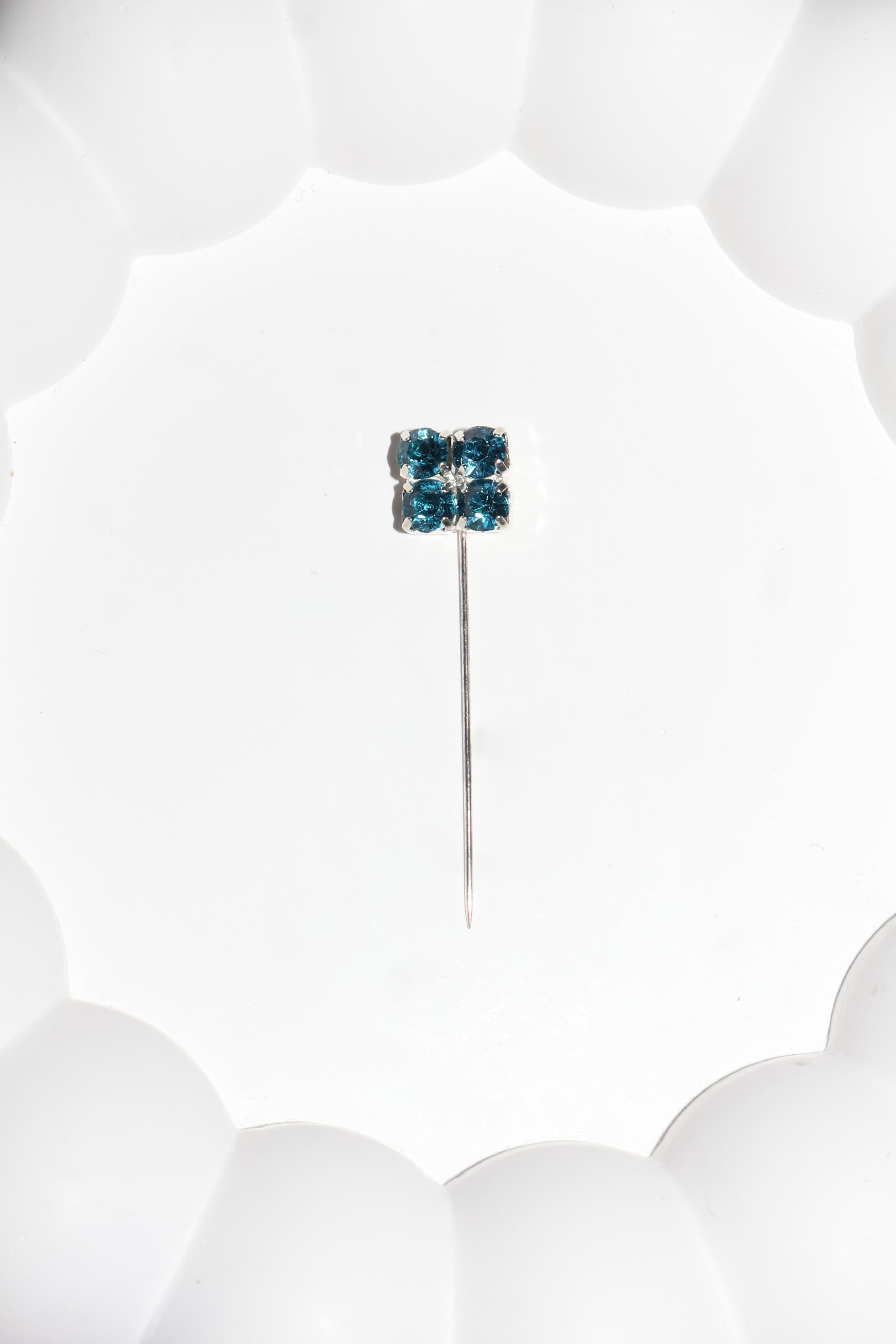 Süslü iğne kare mavi