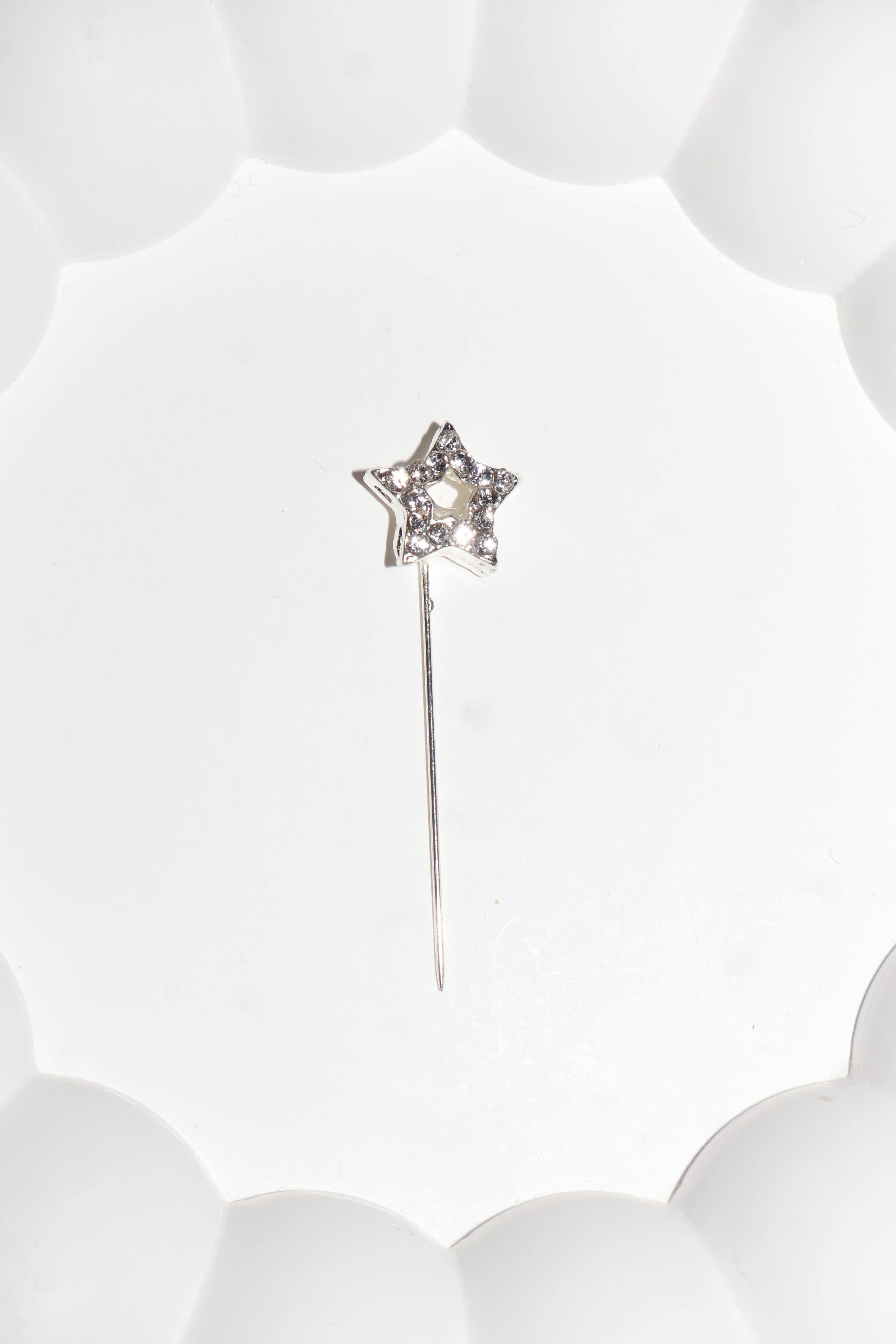 Süslü iğne içi boşluklu yıldız