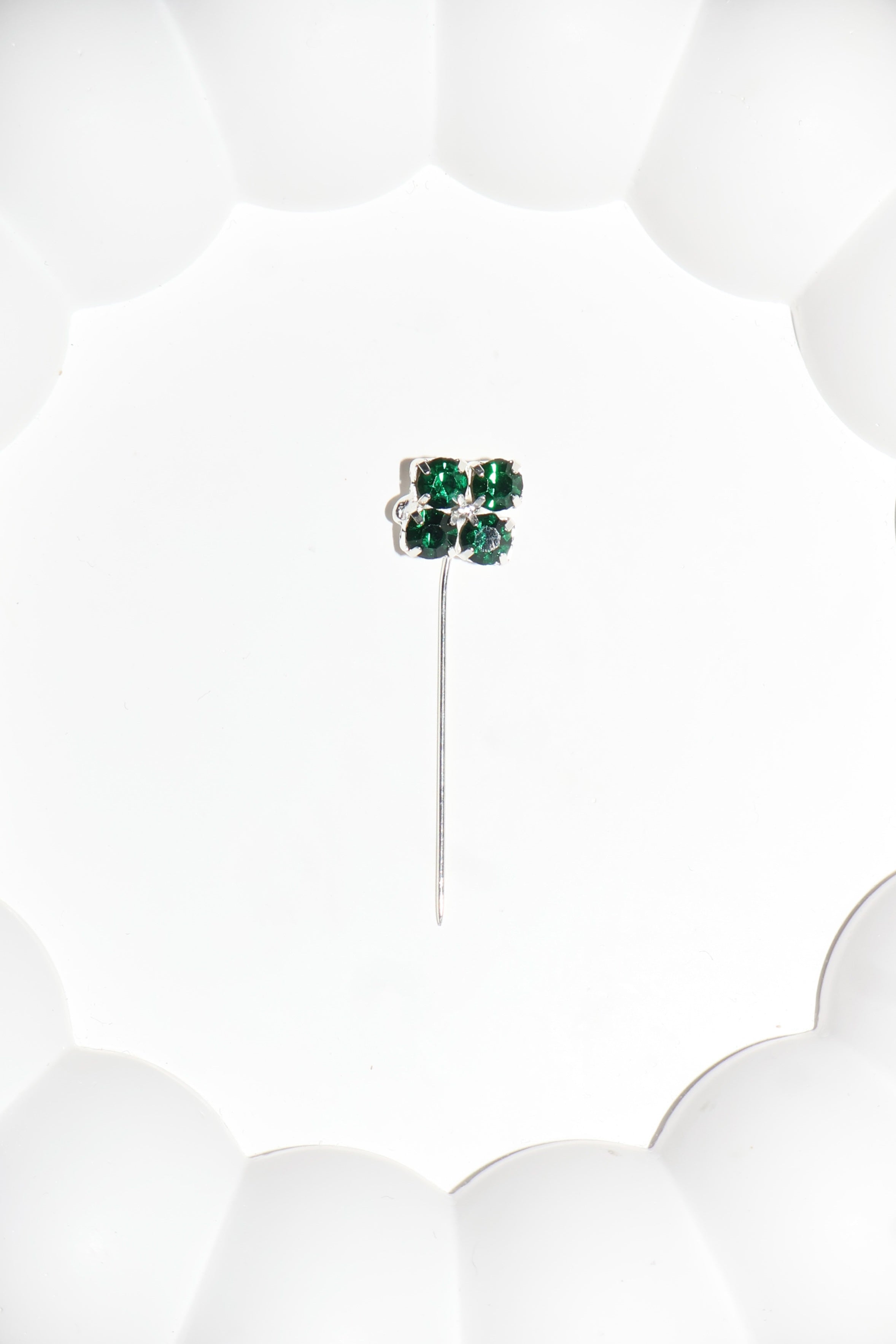 Süslü iğne kare zümrüt