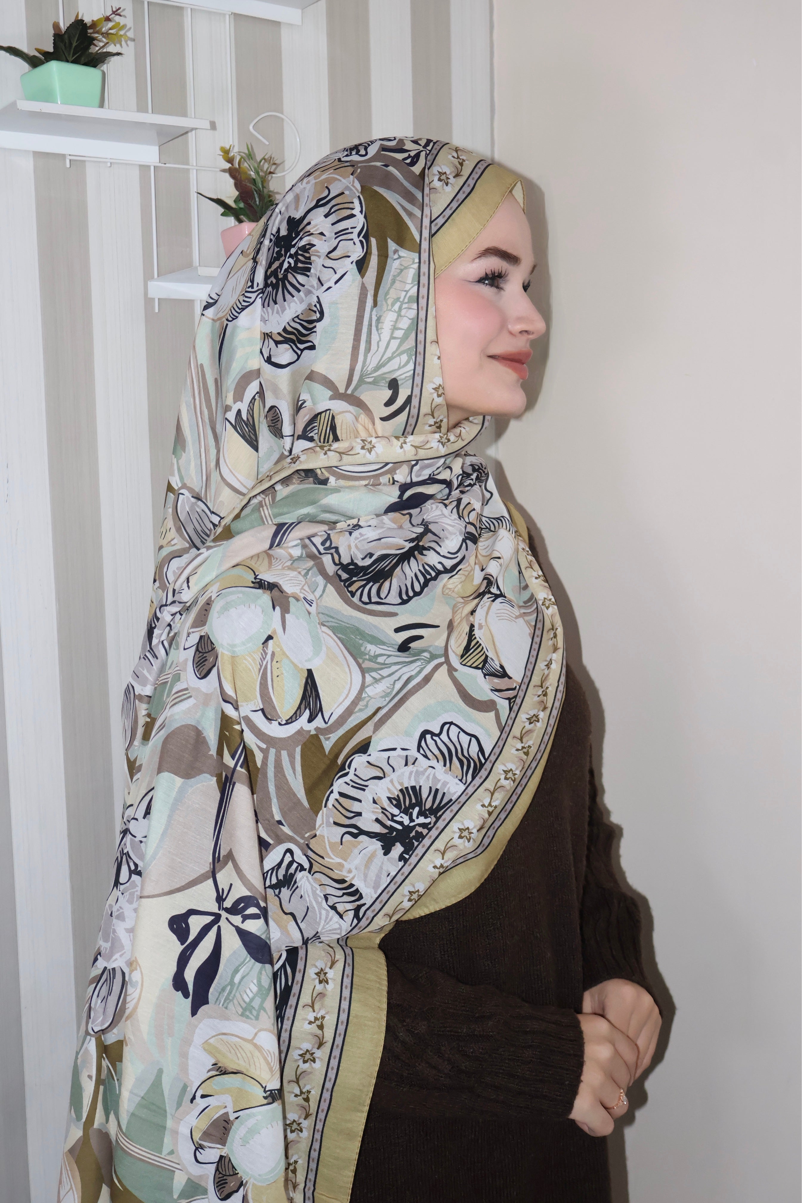 Altın Çiçek Desenli Şal