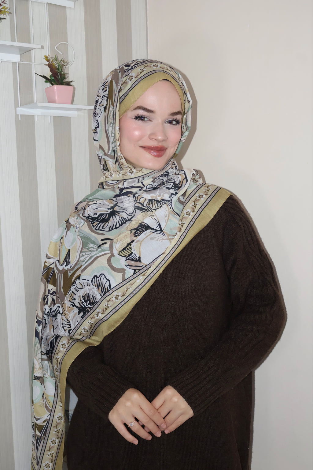 Altın Çiçek Desenli Şal