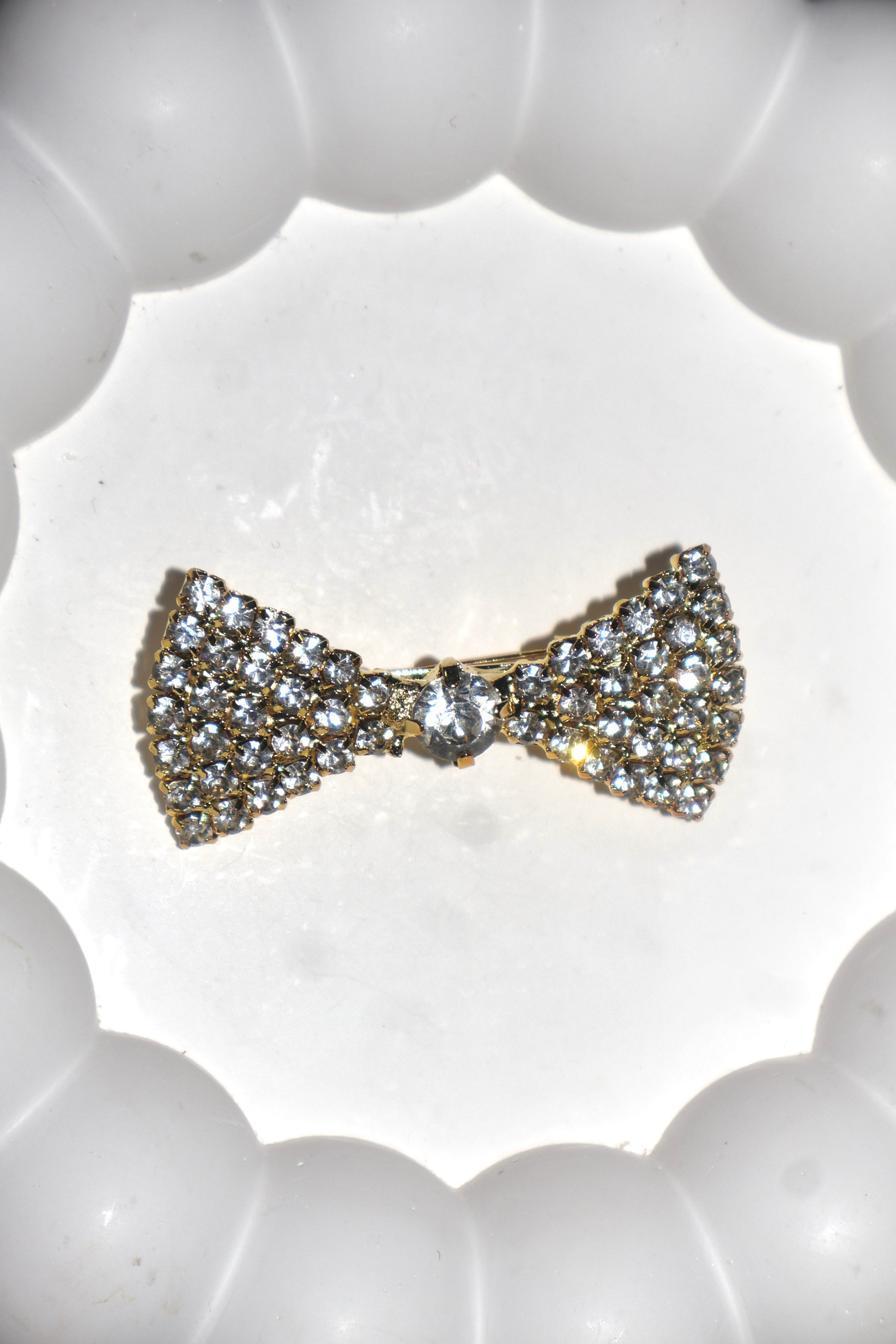 Büyük Gold Kurdele Broş