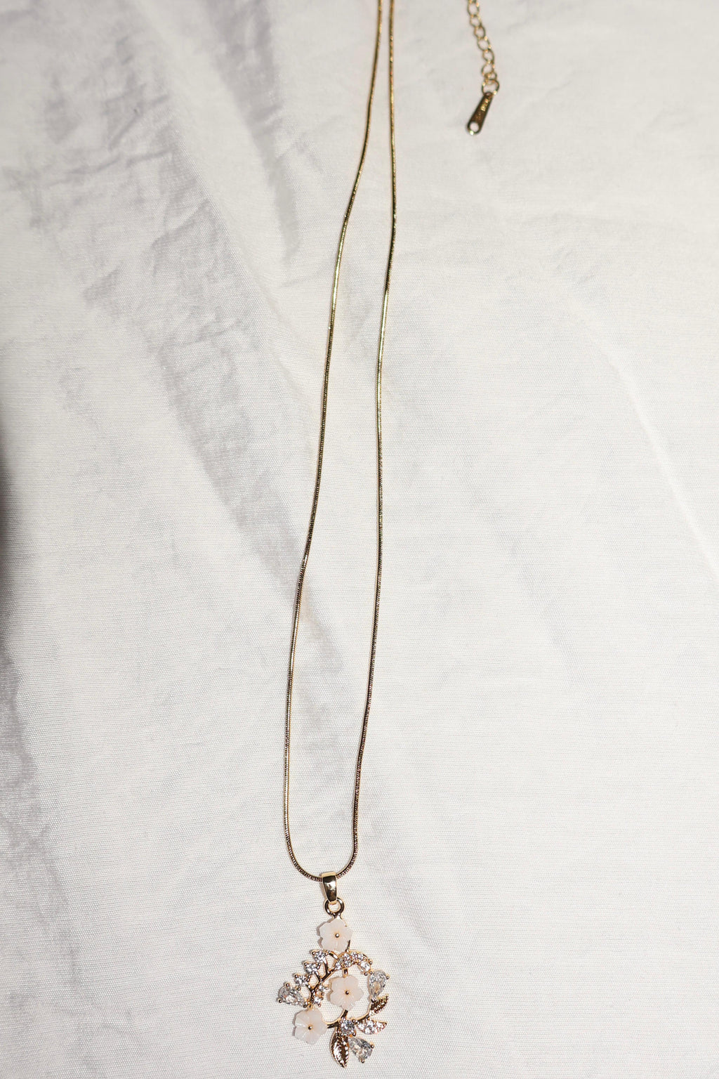 Parlak Çiçek Gold Kolye