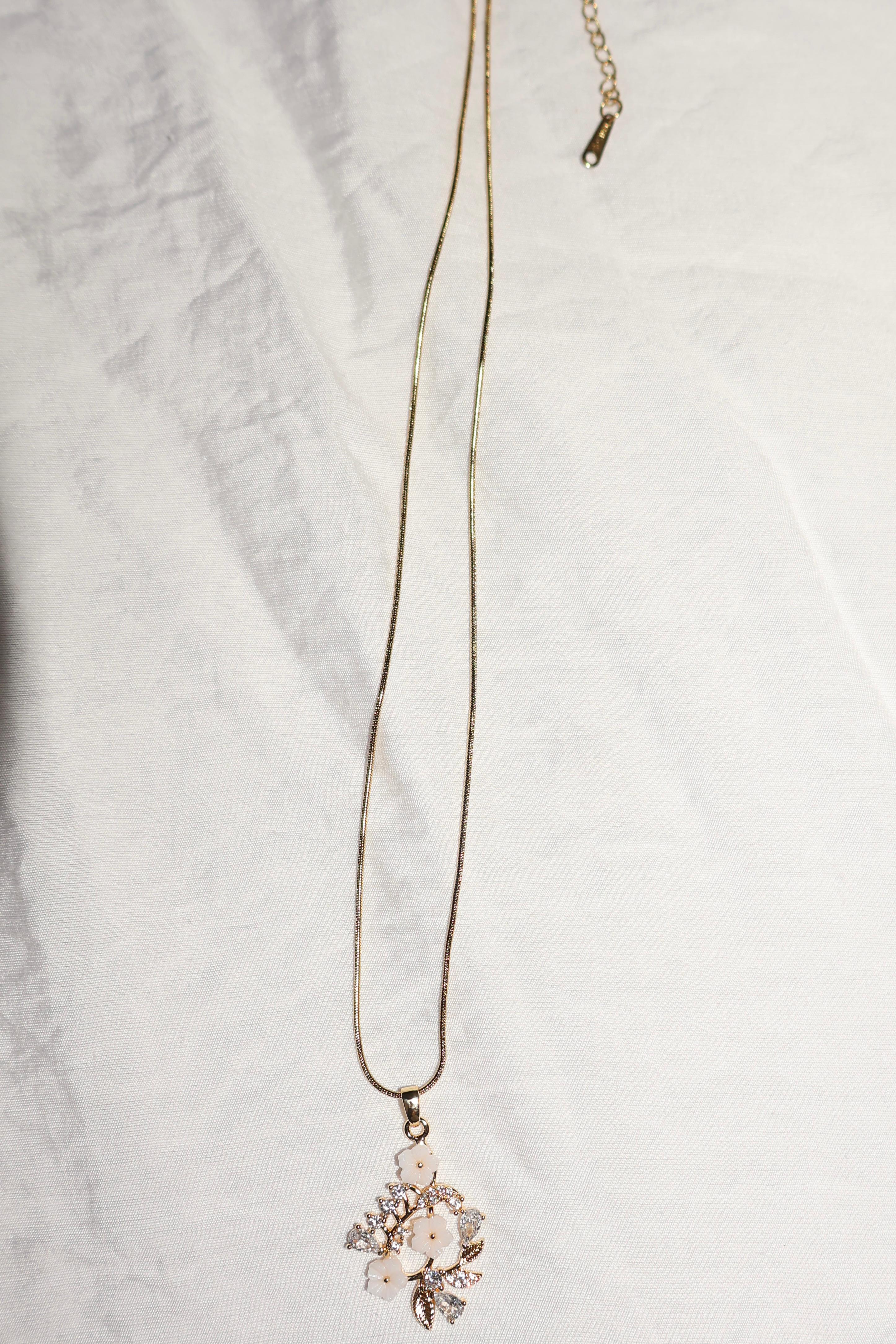 Parlak Çiçek Gold Kolye